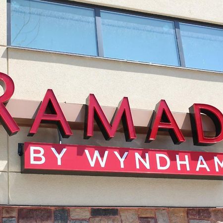 Ramada By Wyndham Bronx Terminal Nova York Exterior foto