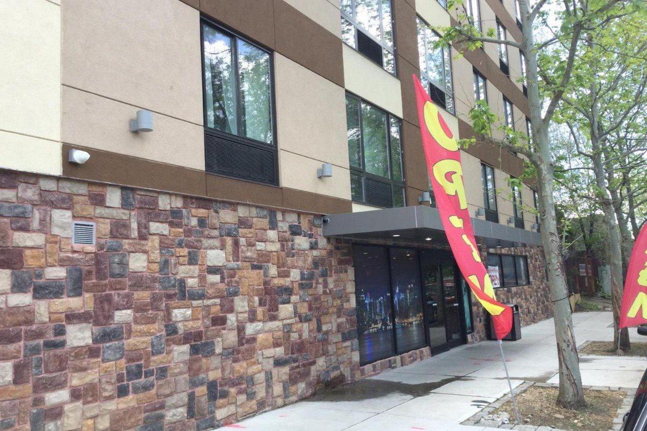 Ramada By Wyndham Bronx Terminal Nova York Exterior foto