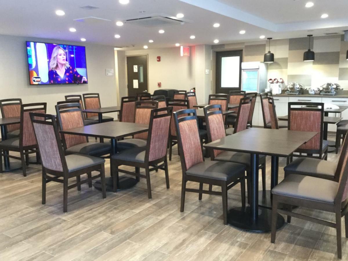 Ramada By Wyndham Bronx Terminal Nova York Exterior foto